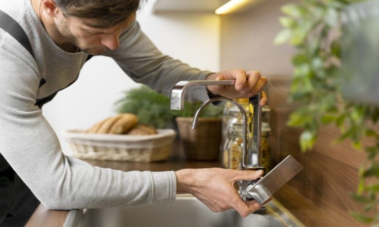 Top Warning Signs Your Home May Need Professional Plumbing Repairs